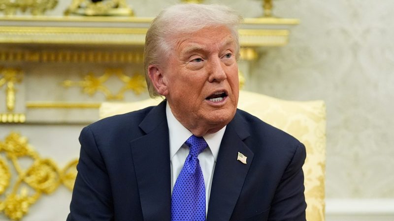 Trump dances with Malaysian performers as he kicks off Asia tour in lively fashion Trump dances with Malaysian performers as he kicks off Asia tour in lively fashion